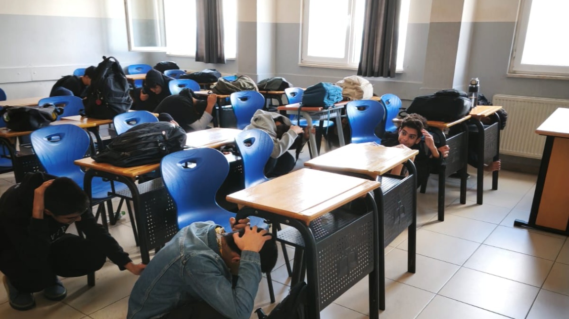 Deprem Tatbikatı Gerçekleştirildi.