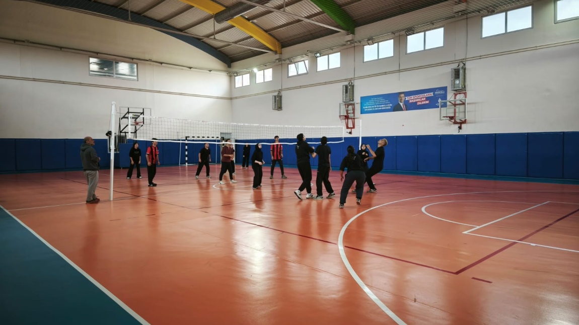 Sınıflar Arası Voleybol Turnuvamız Doktor Vasif Topçu Fen Lisesi’nde Başlıyor!